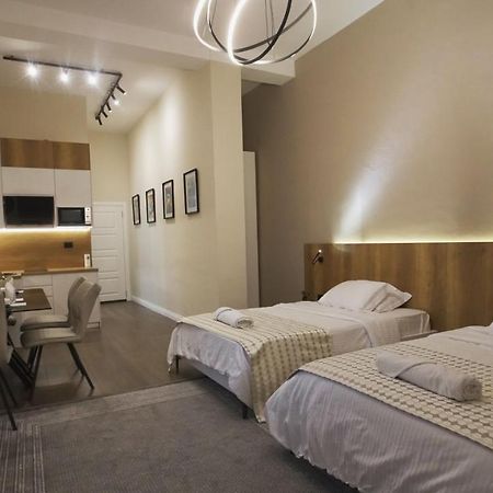 Daily Rent Studio Apartments Тирана Екстер'єр фото