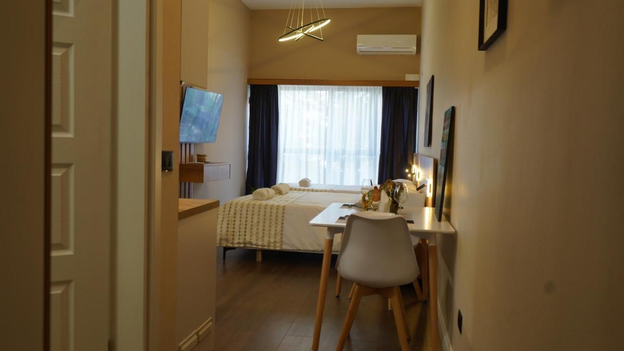 Daily Rent Studio Apartments Тирана Екстер'єр фото