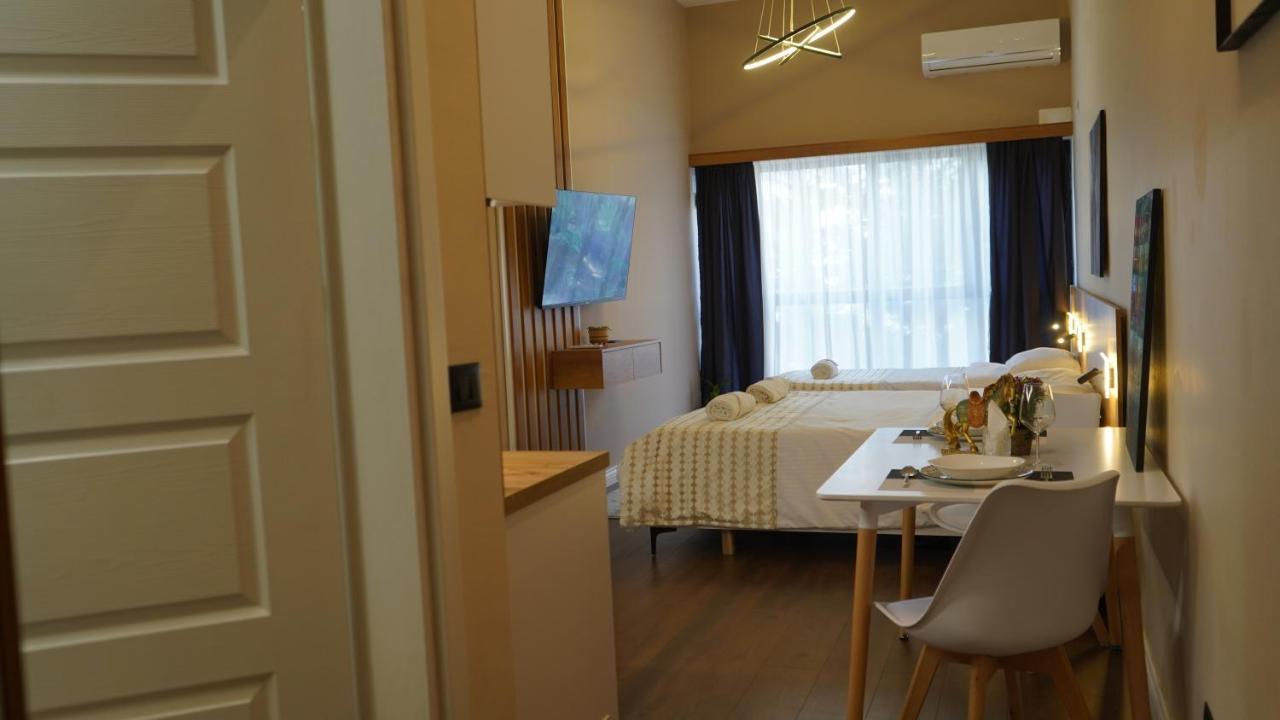 Daily Rent Studio Apartments Тирана Екстер'єр фото