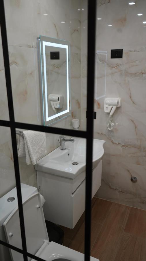 Daily Rent Studio Apartments Тирана Екстер'єр фото