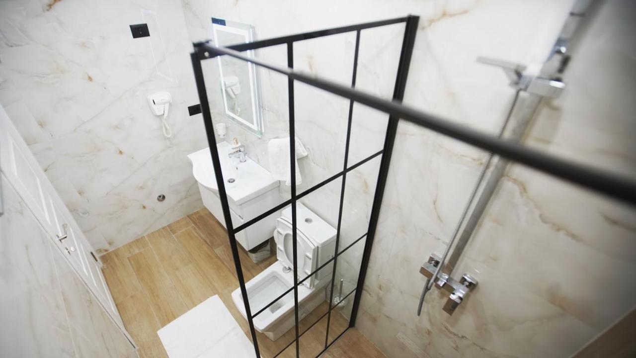 Daily Rent Studio Apartments Тирана Екстер'єр фото