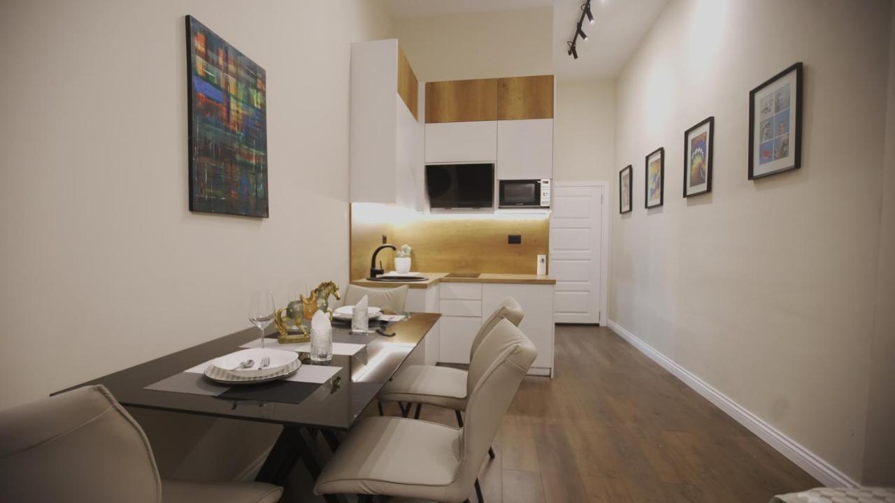 Daily Rent Studio Apartments Тирана Екстер'єр фото