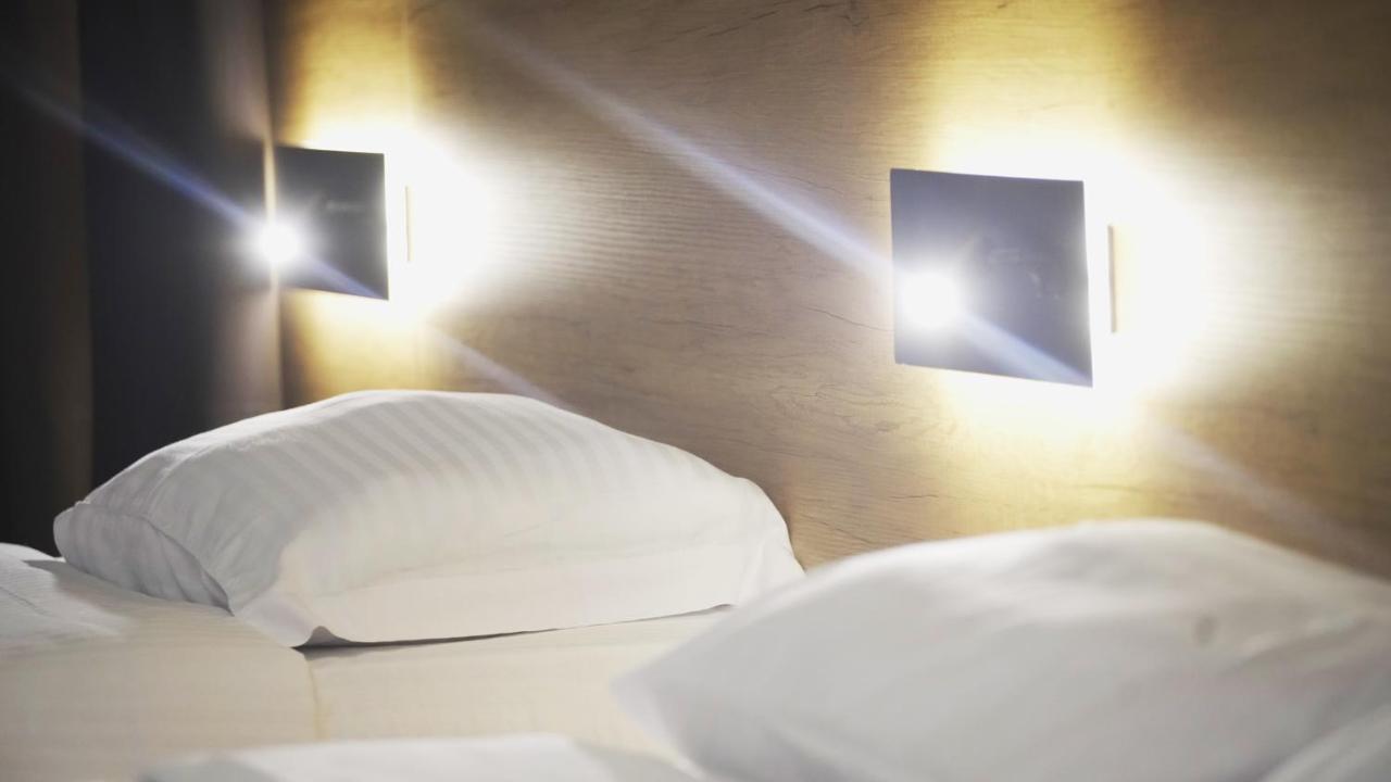 Daily Rent Studio Apartments Тирана Екстер'єр фото